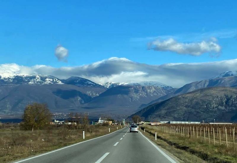Snijeg na cestama od Posušja prema Jablanici i od Livna prema Glamoču