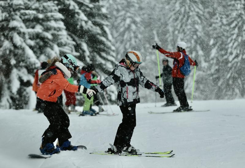 Brojni posjetitelji i skijaši na Bjelašnici -  Olimpijsku ljepoticu Bjelašnicu okupirali brojni posjetitelji i skijaši