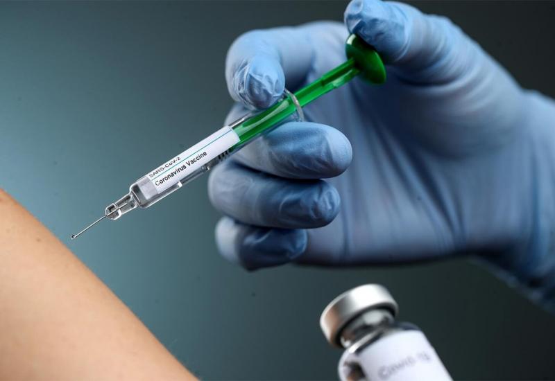 Brojne zemlje kreću s masovnim cijepljenjem stanovništva 