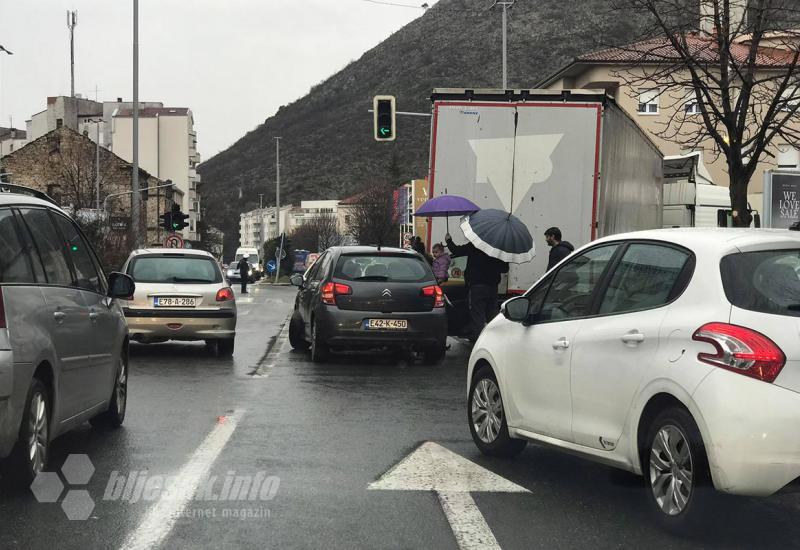 Mostar: Prometna na Bulevaru