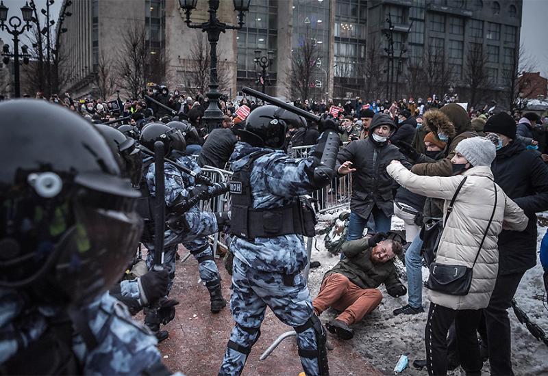 VIDEO | Kremlj tvrdi da je na prosvjedima bilo "malo" ljudi