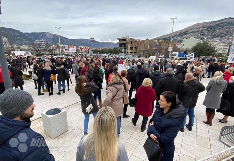 Prosvjedi u Mostaru: Zdravstveni radnici pred Vladom najavili štrajk glađu