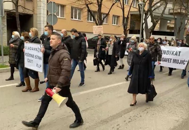 Prosvjedni zdravstvenih radnika HNŽ u Mostaru - NS: Opsenica otkako je stupio na dužnost isključio izaziva skandale