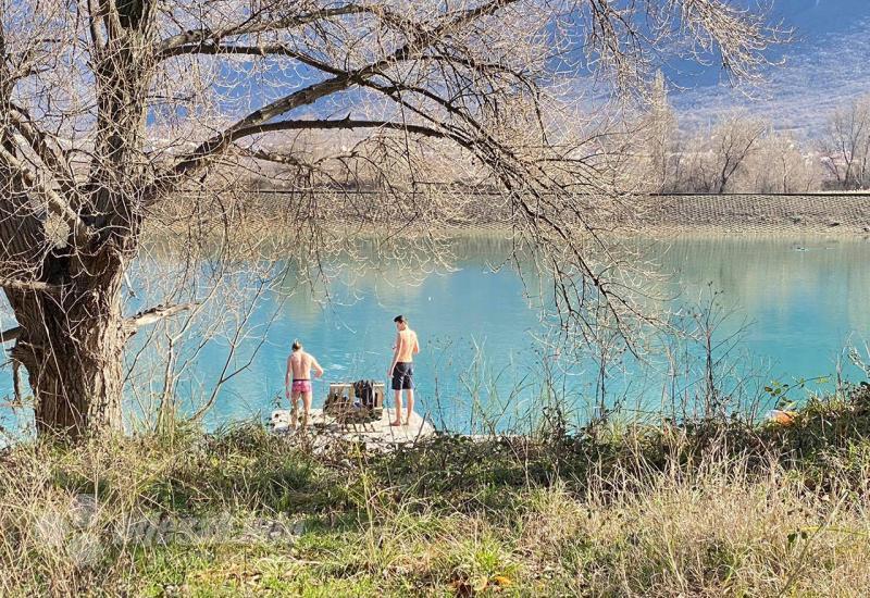 Zimsko kupanje na Mostarskom jezeru
