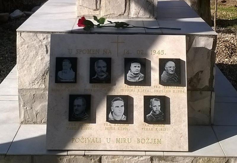 Obilježena obljetnica stradanja mostarskih franjevca - Mostar: Gorjeli dimnjaci, trava i -tobogan