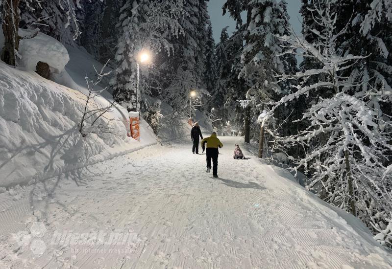 Udarni tjedan na Jahorini: Brojni turisti uživaju u skijanju