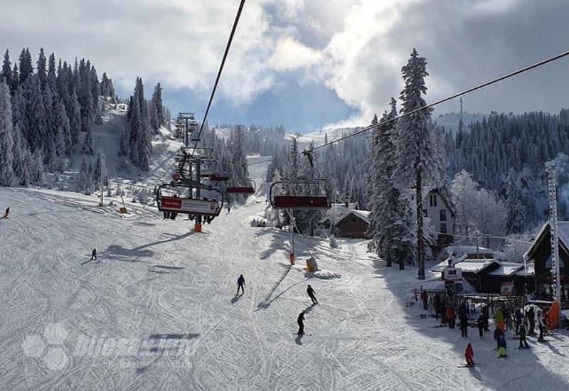 Sezona na Jahorini - Udarni tjedan na Jahorini: Brojni turisti uživaju u skijanju