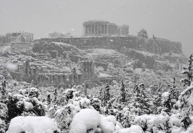 Rijetkost na Mediteranu: Snijeg zabijelio Atenu
