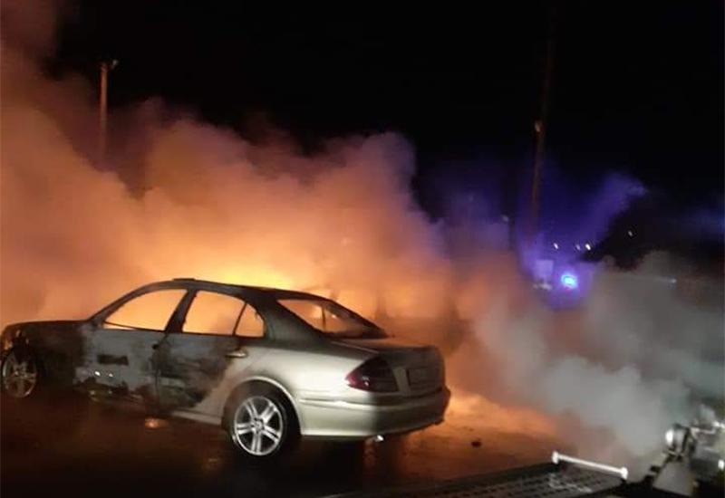 Vitez: U autokući izgorjelo više automobila