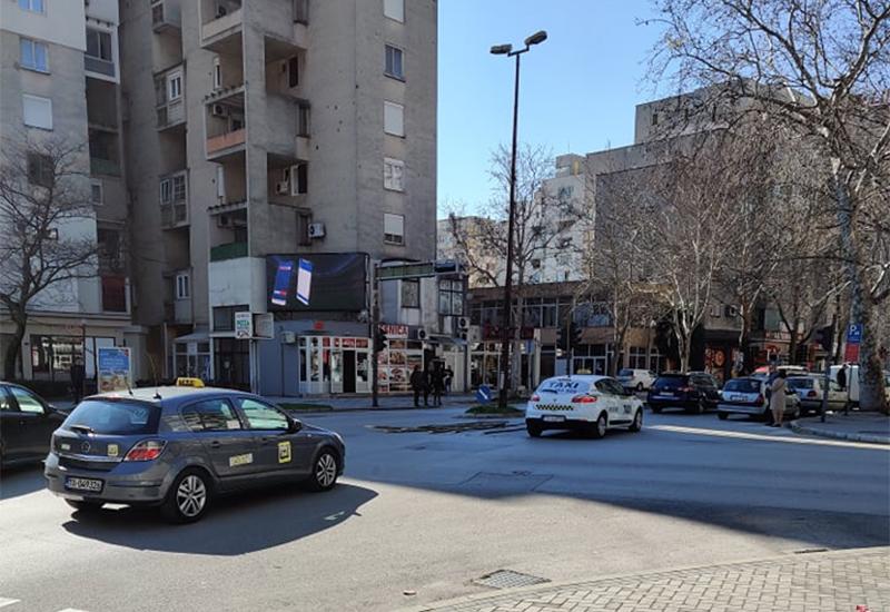 Nesvakidašnja nesreća: Kolci na cesti u Mostaru - Neobična nesreća: Kolci na cesti u Mostaru