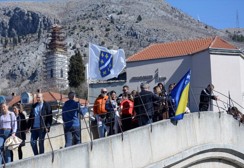 Skok sa Starog mosta u čast Dana neovisnosti BiH