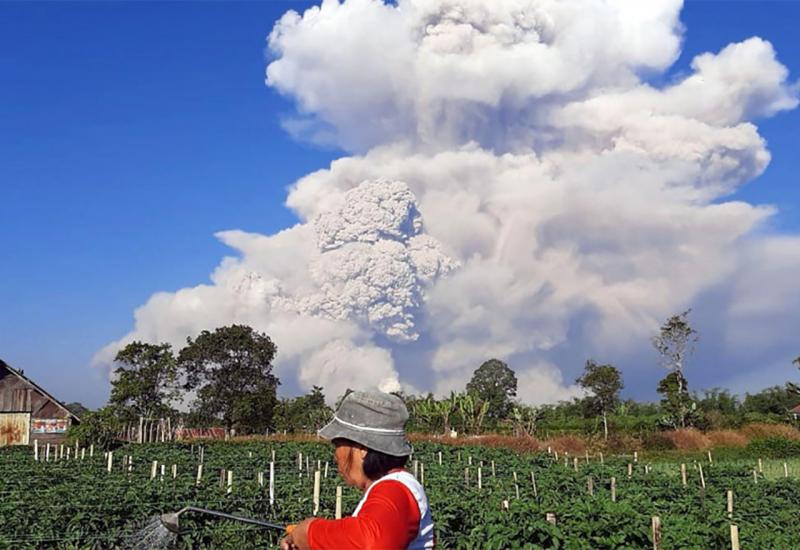 Erupcija vulkana - Eruptirala dva vulkana u Indoneziji, prizori ostavljaju bez daha 