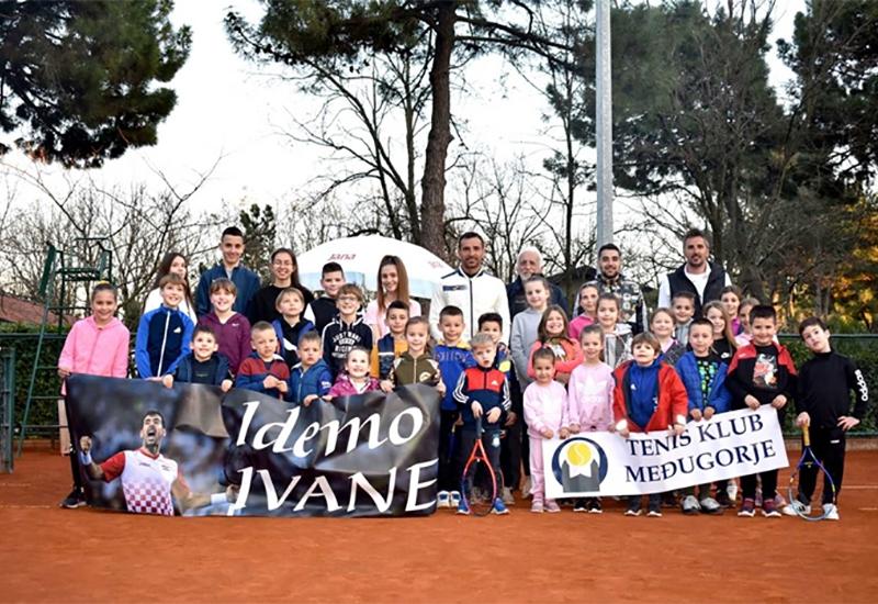 Dodig s mališanima - Veliki sportski čin: Dodik se družio s mladim tenisačima u Međugorju