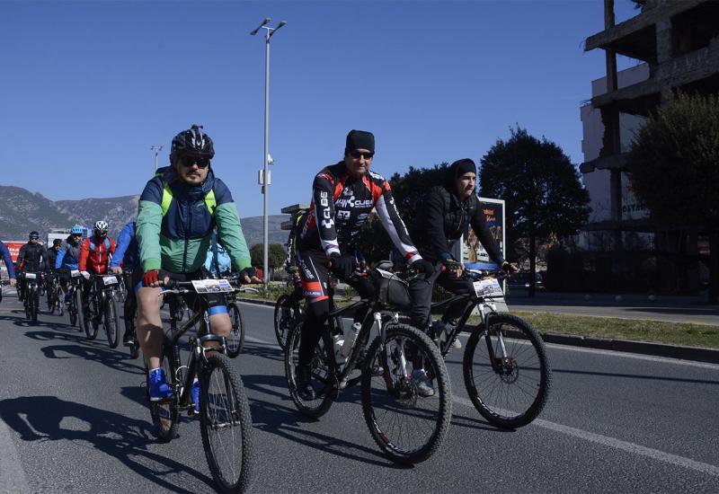 Biciklijada Stazom mistične prošlosti započela u nedjelju u jutro na Španjolskom trgu - Mostar: Biciklisti krenuli stazom mistične prošlosti