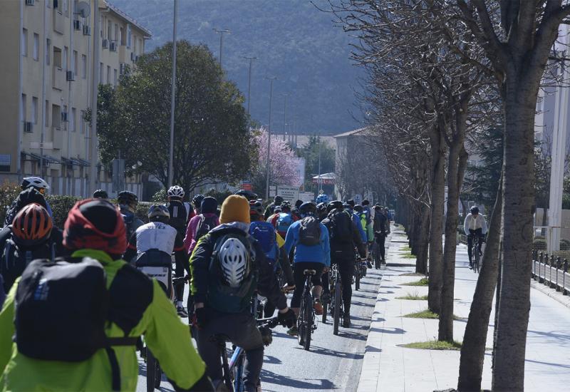 Biciklijada Stazom mistične prošlosti započela u nedjelju u jutro na Španjolskom trgu - Mostar: Biciklisti krenuli stazom mistične prošlosti
