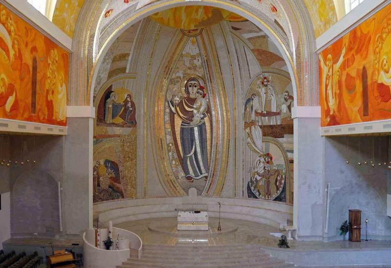 25 umjetnika dovršilo veličanstveni mozaik u mostarskoj crkvi