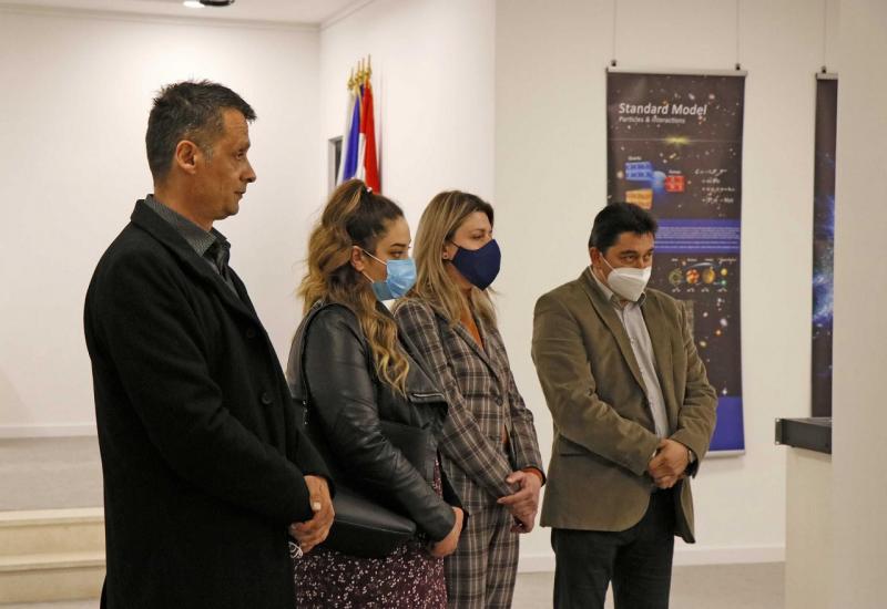 Izložba koja promovira znanost i umjetnost otvorena u Mostaru - Izložba koja promovira znanost i umjetnost otvorena u Mostaru