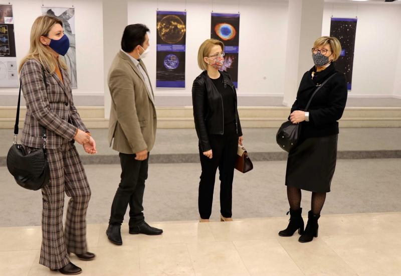 Izložba koja promovira znanost i umjetnost otvorena u Mostaru