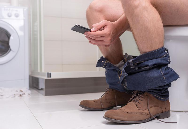 Važna vijest za sve osobe koje nose mobitel u WC