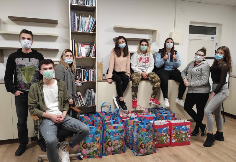 Lijepe vijesti iz Mostara: Mladi darivali mališane u bolnicama