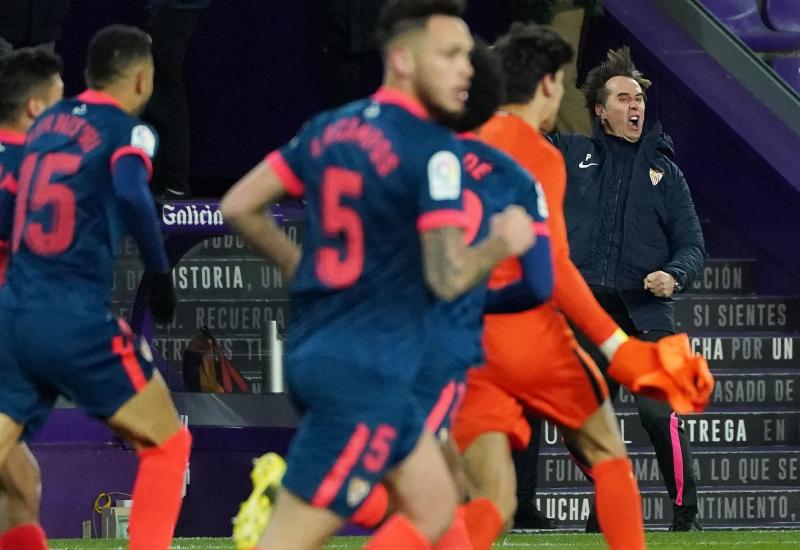 Julen Lopetegui proslavlja pogodak svog vratara Bona - Trener Seville: Nikada nisam postigao gol, čak ni na treningu