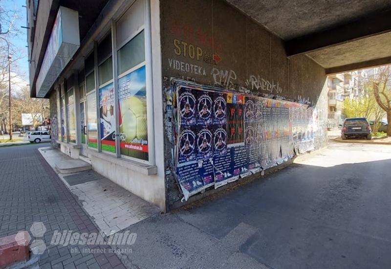 Prolaz u Splitskoj ulici u Mostaru krije plakate za sve događaje od 2014. pa naovamo - Četiri osobe uhićene zbog krijumčarenja ljudi 