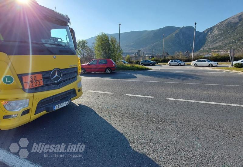 Mostar: U Zaliku sudar više automobila - Mostar: U Zaliku se sudarila tri osobna automobila