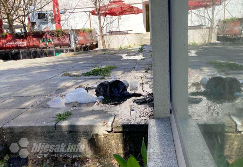 Kanalizacija izbija u Zagrebačkoj ulici, širi se nesnošljiv smrad