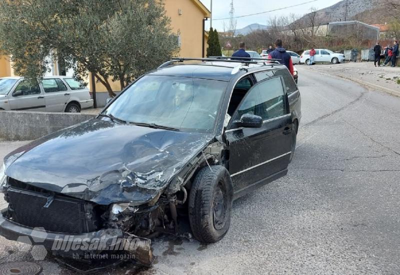 Sudar osobnog i taxi vozila - Mostar: Jedna osoba ozlijeđena u sudaru osobnog i taxi vozila
