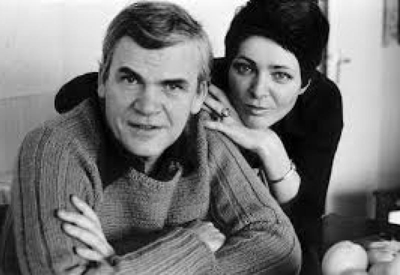 Milan Kundera sa suprugom Verom - Možda je nepodnošljiva lakoća postojanja samo šala i knjiga smijeha i zaborava...