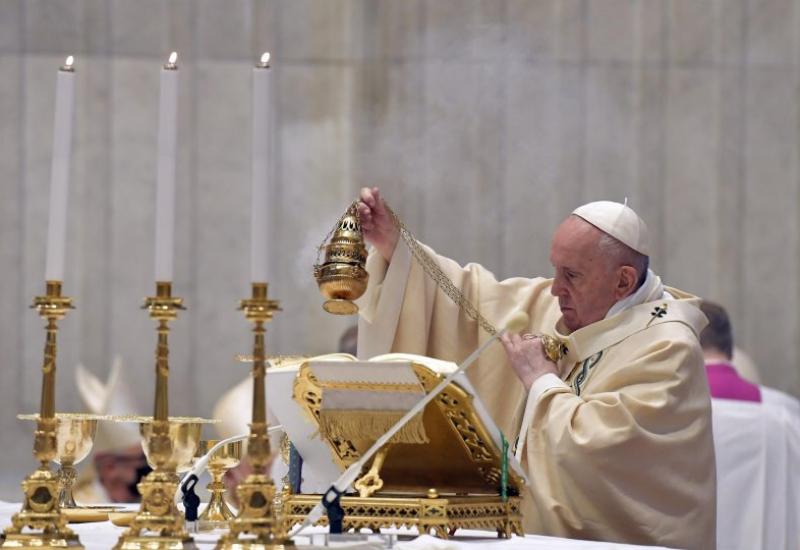 Papa Franjo vodio uskrsnu misu uz ograničenja - Papa Franjo vodio uskrsnu misu uz ograničenja