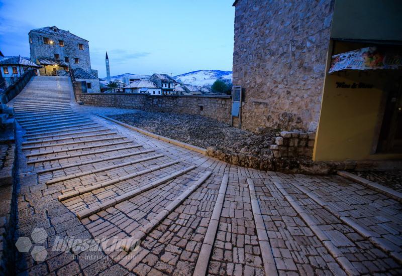 Ljepota Mostara omotanog bijelim pokrivačem u proljeće