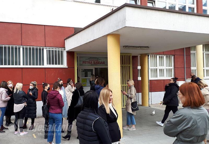 Roditelji se pobunili protiv mjera u školi - Mostar: Roditelji se pobunili protiv mjera u školi