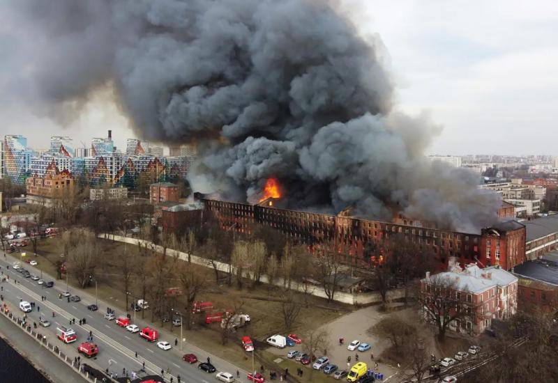 Rusija: Veliki požar zahvatio povijesnu tvornicu u Sankt Peterburgu