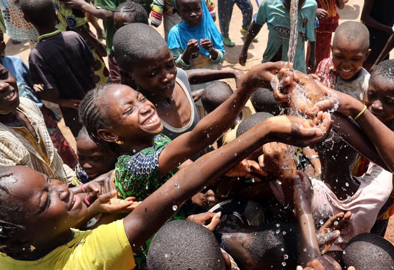 Djeca presrećna zbog novih bunara - Neki se raduju i pitkoj vodi