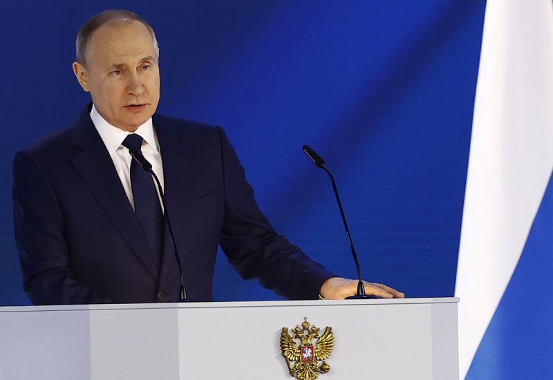 Putin optužio SAD i Britaniju da stoje iza provokacija u Crnom moru