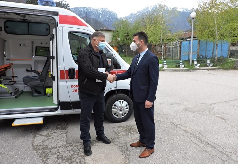 Uručeno vozilo -  Novo sanitetsko vozilo za potrebe Doma zdravlja Jablanica