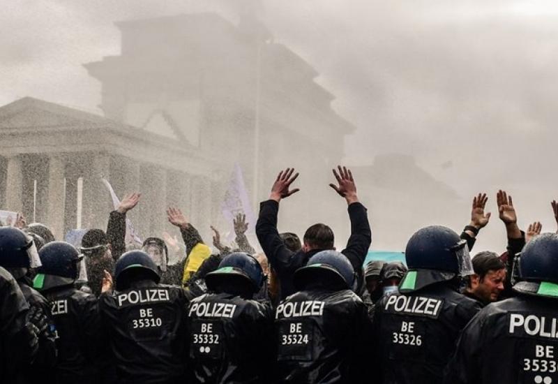 Kaos u Berlinu zbog zakona o mjerama, izbili prosvjedi