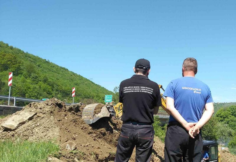 Započela ekshumacija posmrtnih ostataka ubijene obitelji 