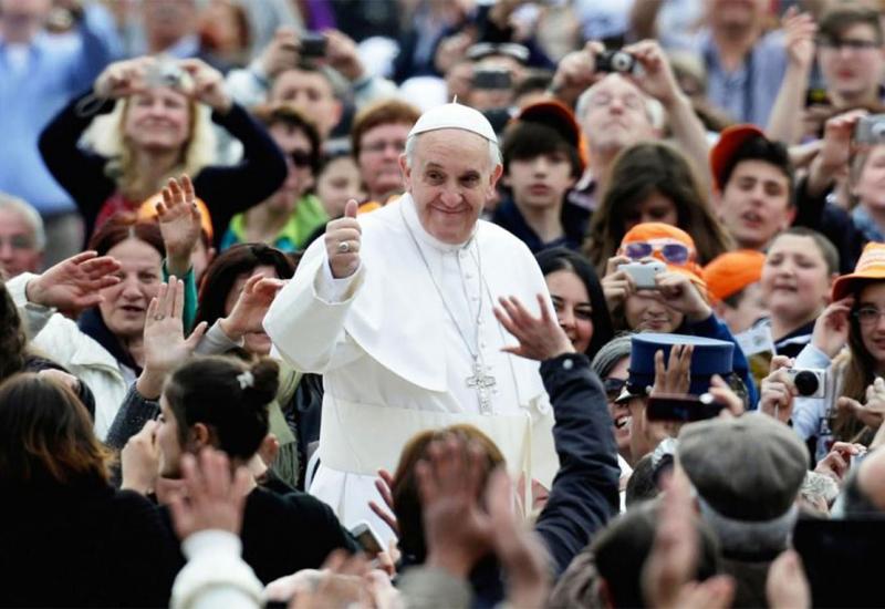 Papa ponovno uživo s vjernicima