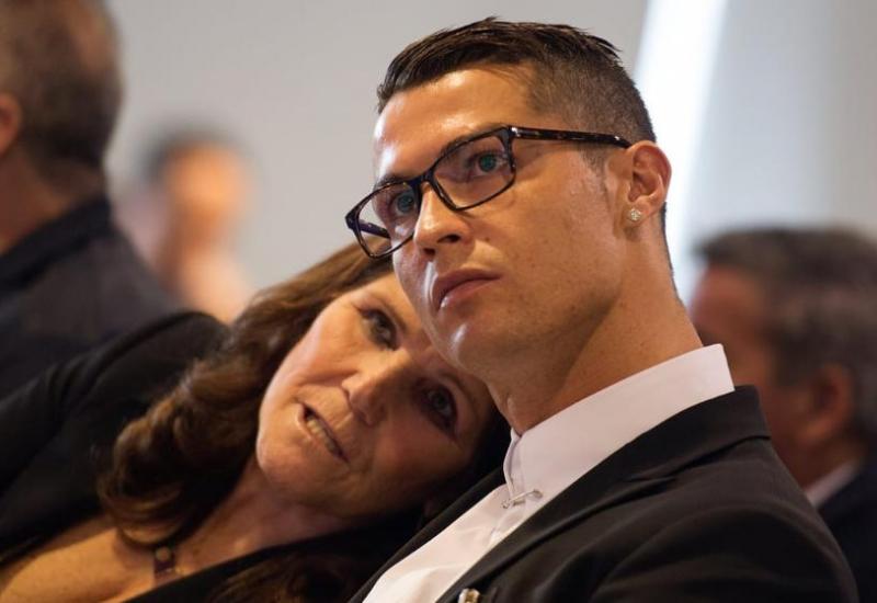 Cristiano Ronaldo iznimno je vezan za svoju majku Dolores - Ronaldova mama nagovara sina da se vrati u svoj matični klub