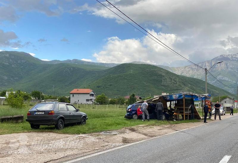 Mostar: Golf nakon sudara završio u štandu za voće