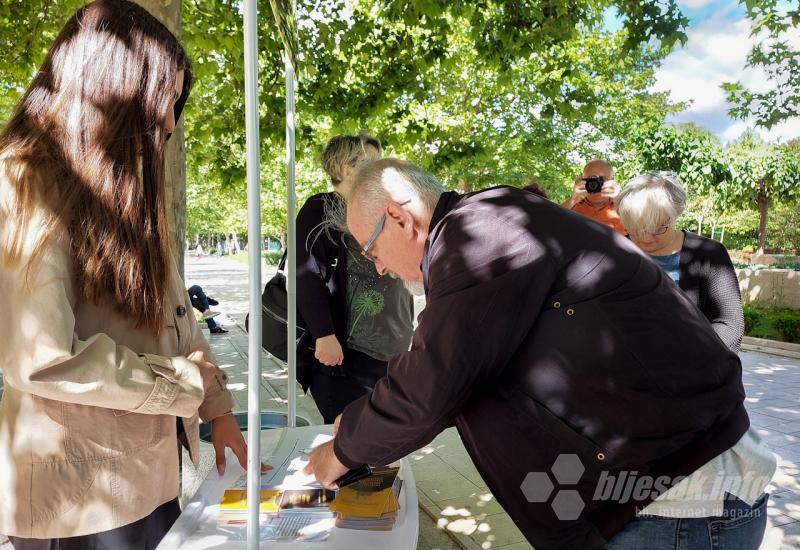 Potpisivanje peticije na Španjolskom trgu - Građani poručili Mostaru: Netko mora odgovarati