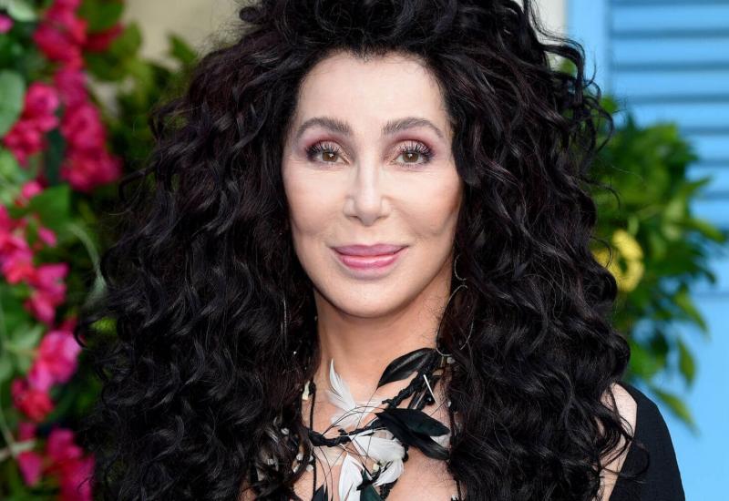 Cherilyn Sarkisian, umjetničim imenom Cher, rođena je 20. svibnja 1946. godine - Pjevačica, glumica i zabavljačica koja nema recept za starenje