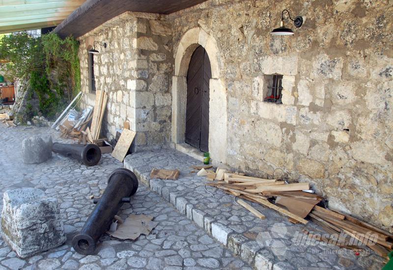 Gradačac: Pusta osta bijela kula Zmaja od Bosne