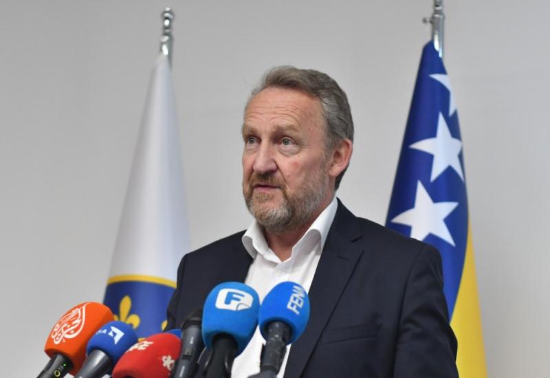 Predsjednik SDA Bakir Izetbegović - Izetbegović: Otpetljati čvor između SDA i HDZ-a za izmjene Izbornog zakona