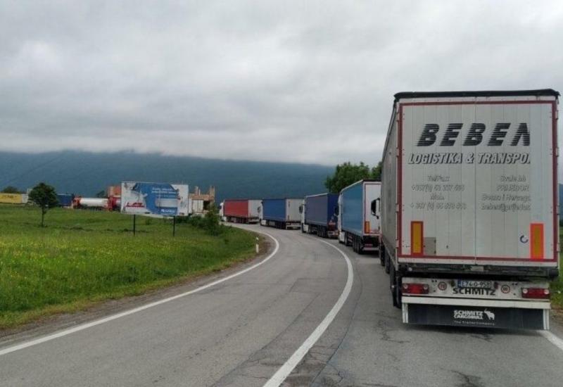Kilometarske kolone kamiona na graničnim prijelazima s Hrvatskom 