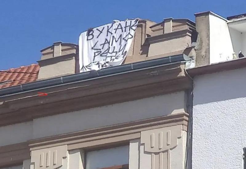 Transparent na zgradi gradske administracije Trebinje - Vukanović se oglasio nakon uhićenja: Neka bude što biti ne može