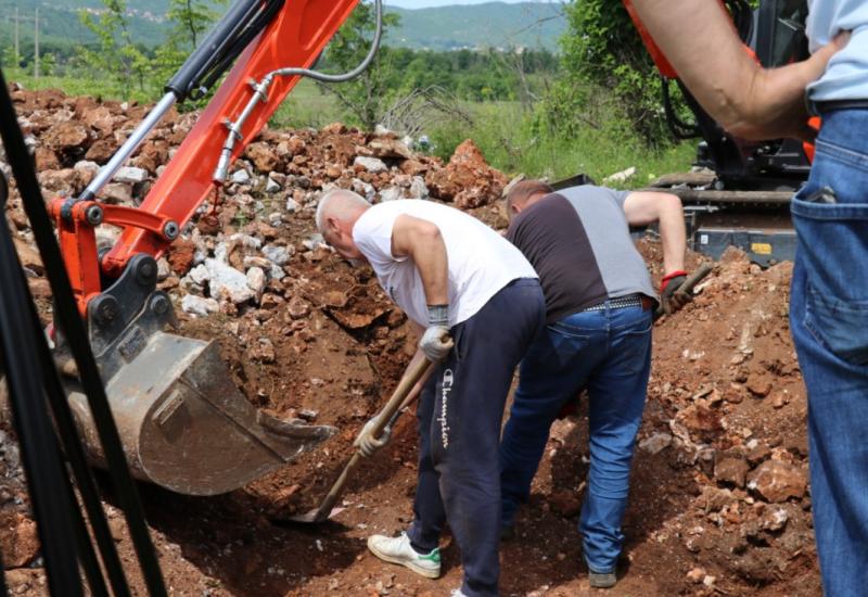Ekshumacija grobišta Čarapovo polje na Privalju - Izvršena ekshumacija šest tijela hrvatskih vojnika na Privalju