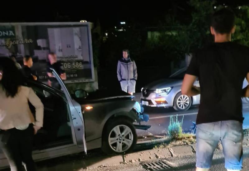  - Mostar: Vozilom srušila banderu